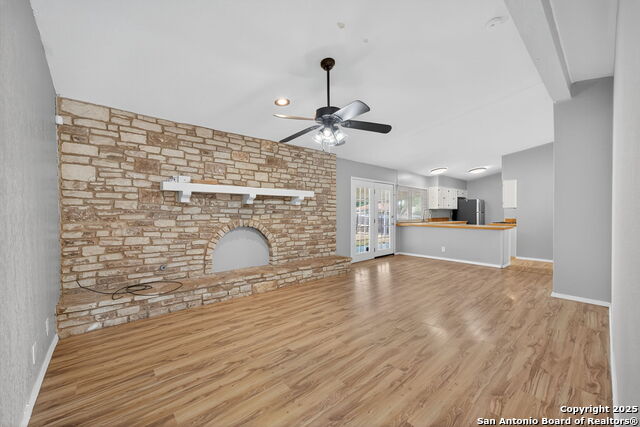 Listing photo id 4 for 5607 Charwood Dr