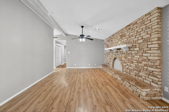 Listing photo id 5 for 5607 Charwood Dr