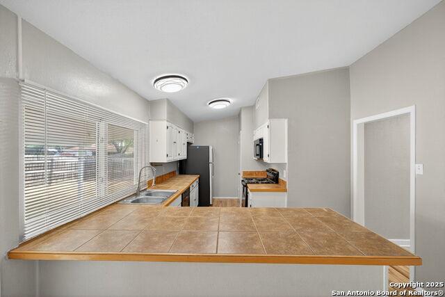 Listing photo id 6 for 5607 Charwood Dr