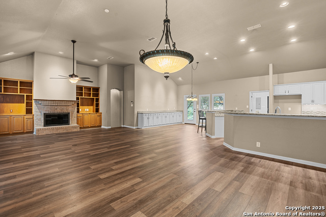 Image 11 of 55 For 106 Oak Valley Dr