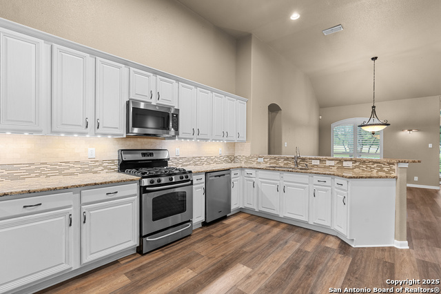 Image 15 of 55 For 106 Oak Valley Dr