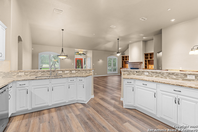Image 16 of 55 For 106 Oak Valley Dr