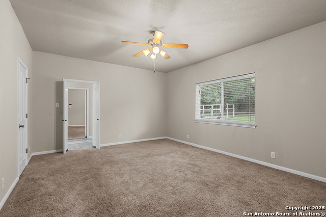 Image 21 of 55 For 106 Oak Valley Dr