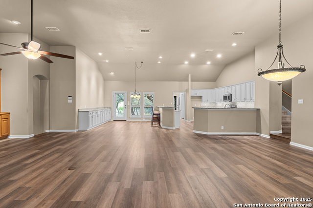 Image 7 of 55 For 106 Oak Valley Dr