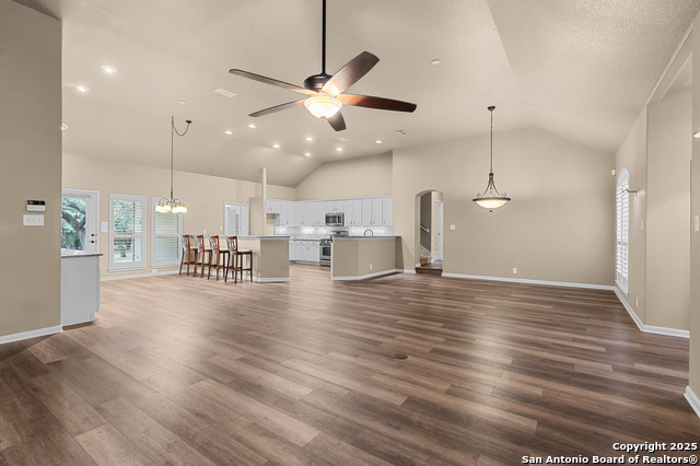 Image 8 of 55 For 106 Oak Valley Dr