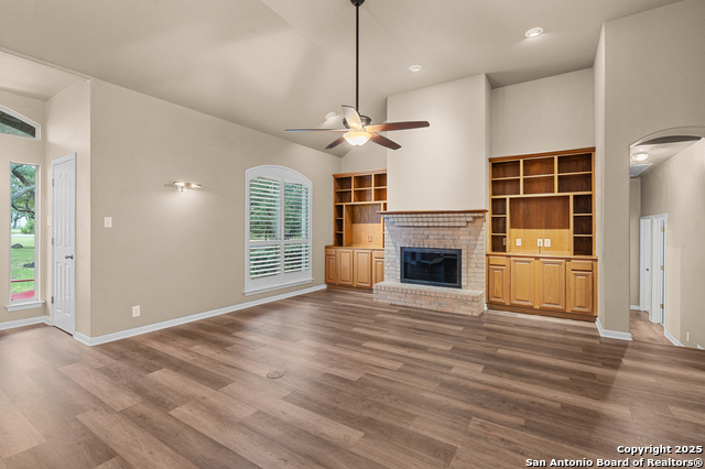 Image 9 of 55 For 106 Oak Valley Dr