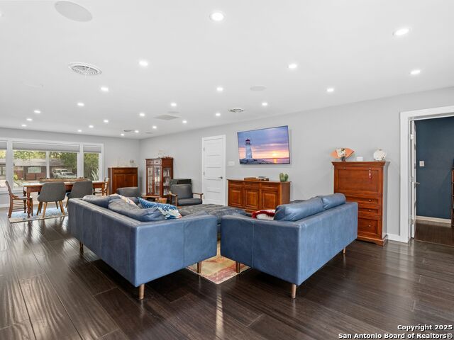 Image 10 of 29 For 215 Tophill Rd