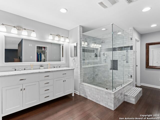 Image 15 of 29 For 215 Tophill Rd