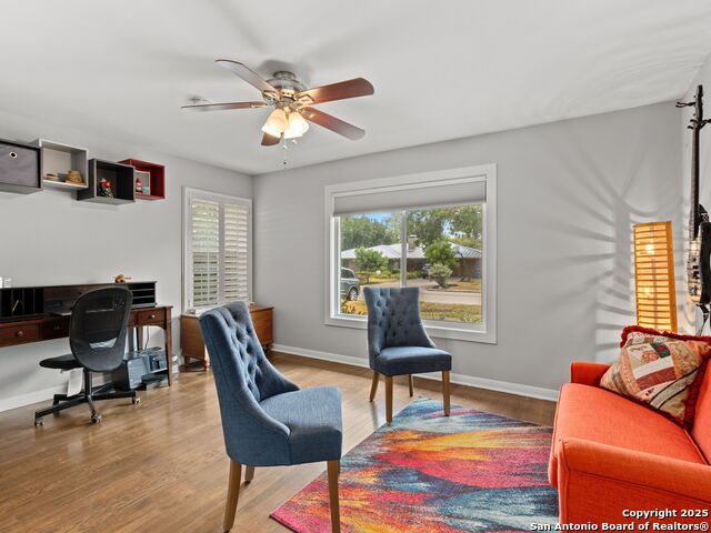 Image 23 of 29 For 215 Tophill Rd