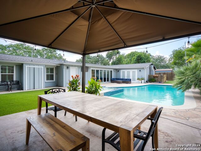Image 25 of 29 For 215 Tophill Rd