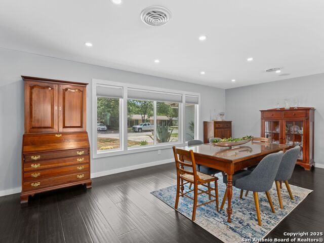 Image 4 of 29 For 215 Tophill Rd