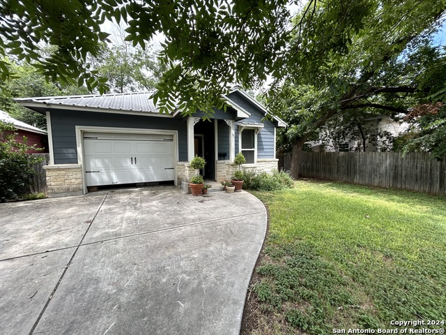 Image 2 of 17 For 619 Lindheimer St