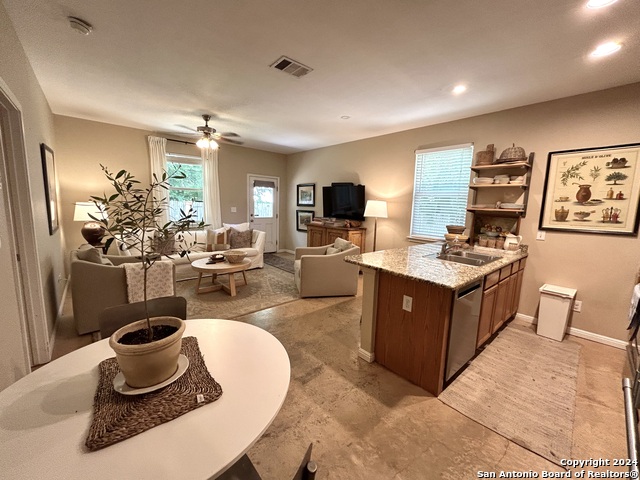 Image 5 of 17 For 619 Lindheimer St