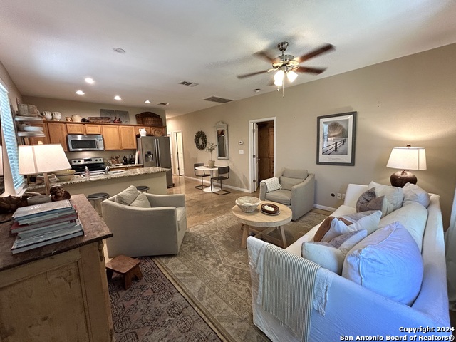 Image 7 of 17 For 619 Lindheimer St