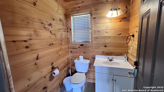 Listing photo id 15 for 888 Tierra Linda Dr