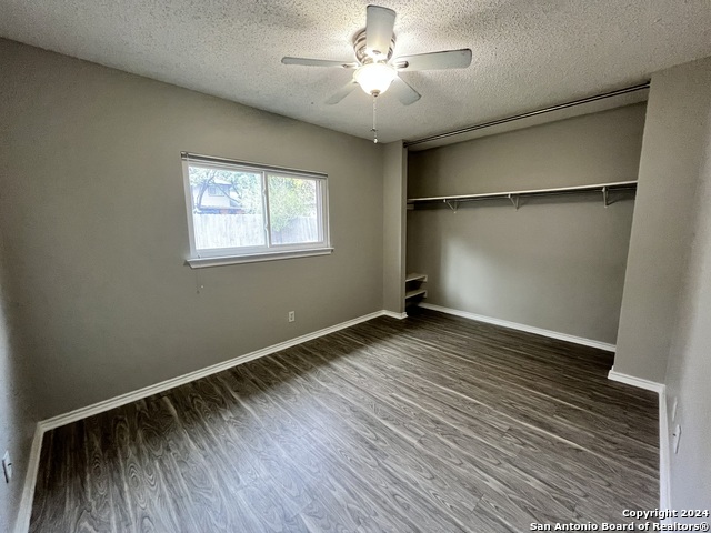 Listing photo id 8 for 8343 Morning Grv