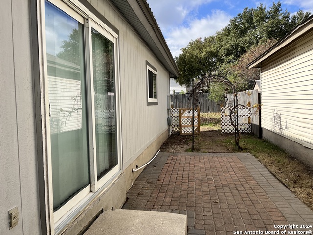 Listing photo id 11 for 8343 Morning Grv