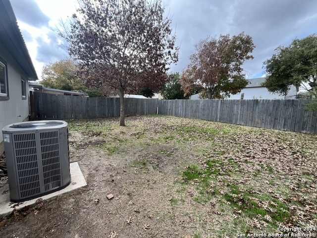 Listing photo id 12 for 8343 Morning Grv