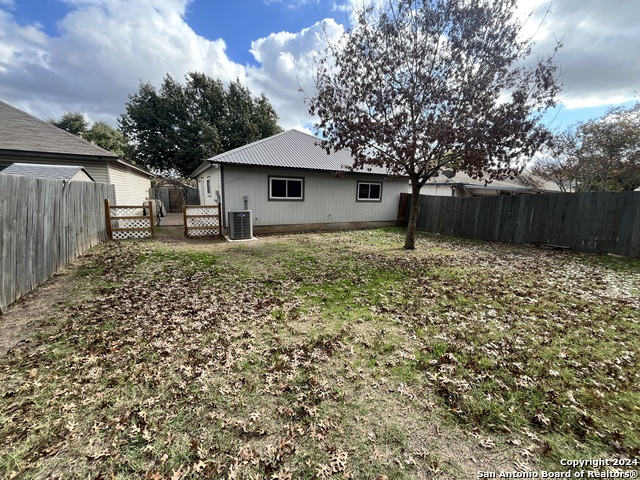 Listing photo id 13 for 8343 Morning Grv
