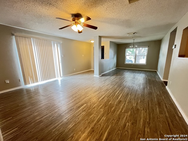 Listing photo id 2 for 8343 Morning Grv