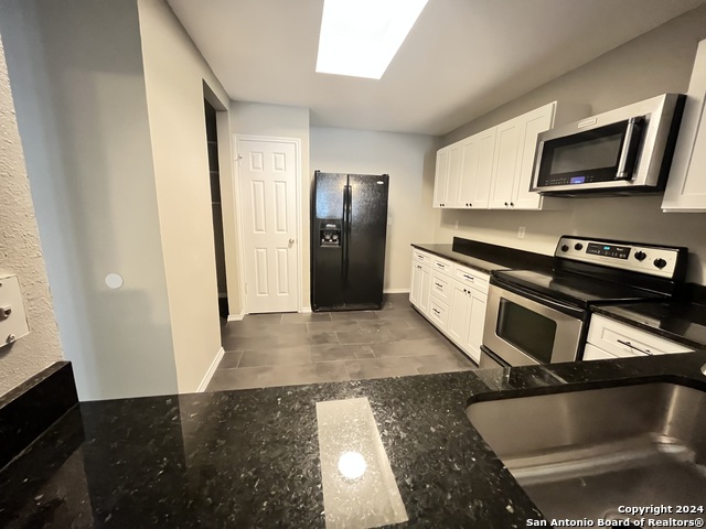 Listing photo id 3 for 8343 Morning Grv