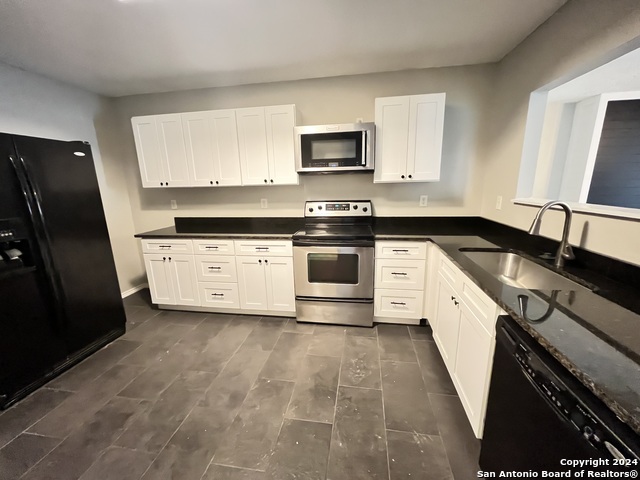 Listing photo id 4 for 8343 Morning Grv