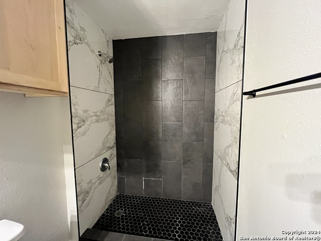 Listing photo id 7 for 8343 Morning Grv