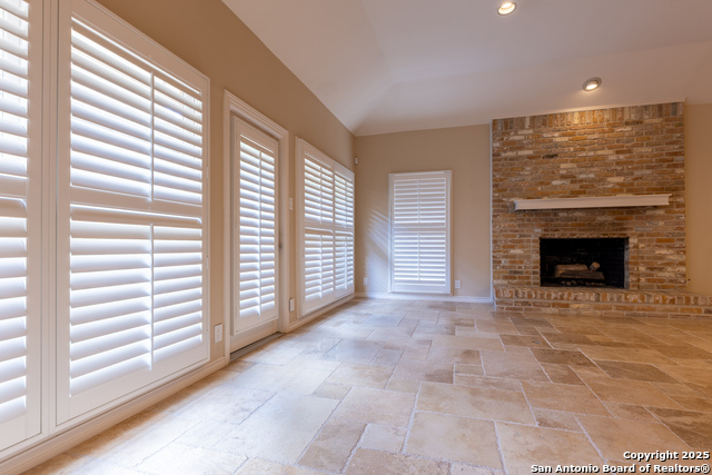Listing photo id 13 for 6 Cottesmore Ct