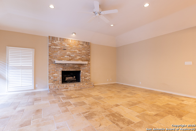 Listing photo id 14 for 6 Cottesmore Ct
