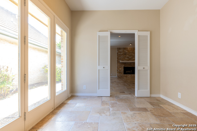 Listing photo id 16 for 6 Cottesmore Ct