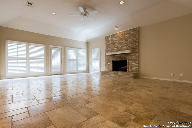 Listing photo id 17 for 6 Cottesmore Ct