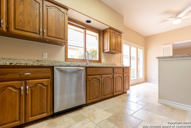 Listing photo id 20 for 6 Cottesmore Ct