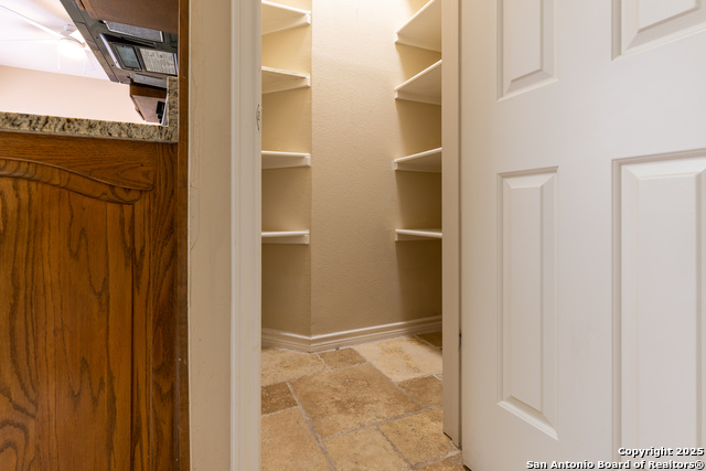 Listing photo id 23 for 6 Cottesmore Ct