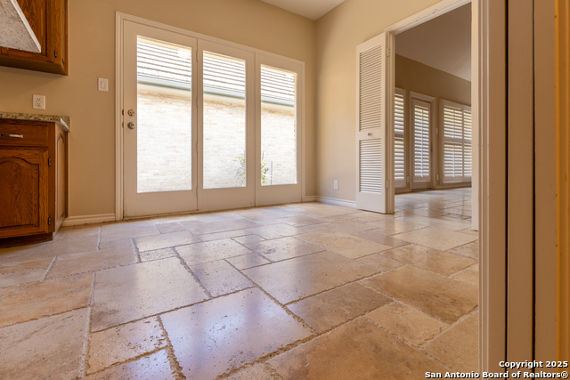Listing photo id 24 for 6 Cottesmore Ct