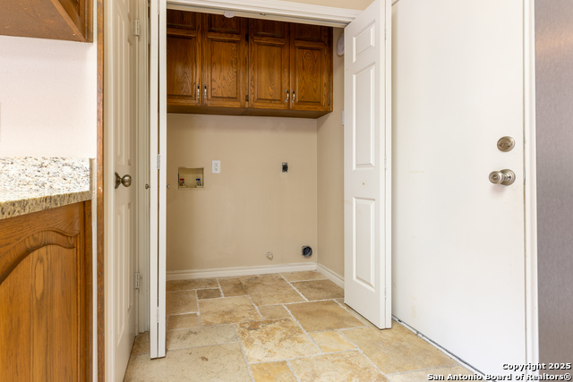 Listing photo id 25 for 6 Cottesmore Ct
