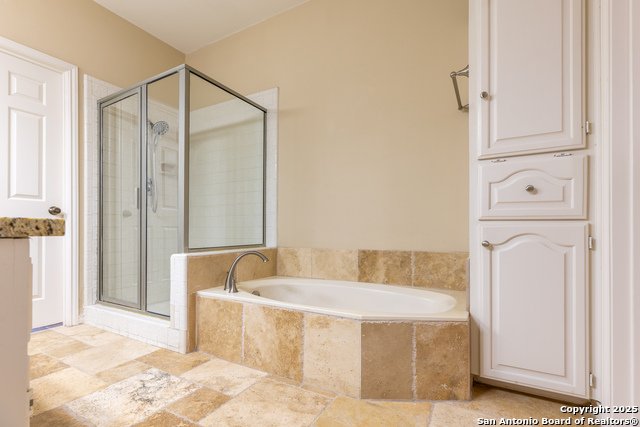Listing photo id 33 for 6 Cottesmore Ct