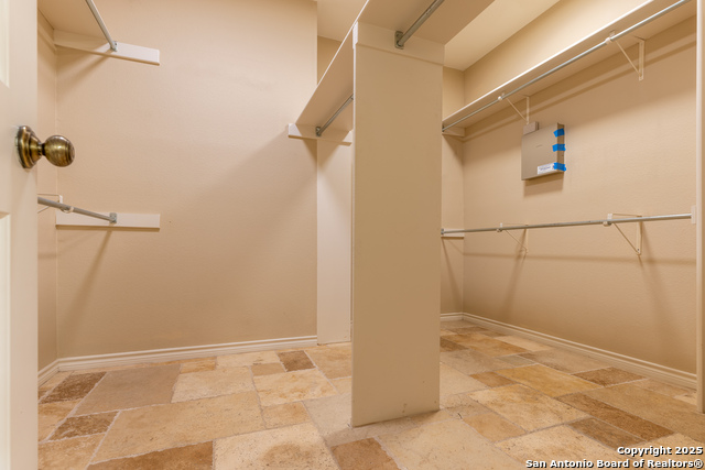 Listing photo id 35 for 6 Cottesmore Ct