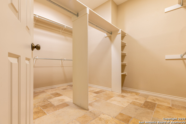 Listing photo id 36 for 6 Cottesmore Ct