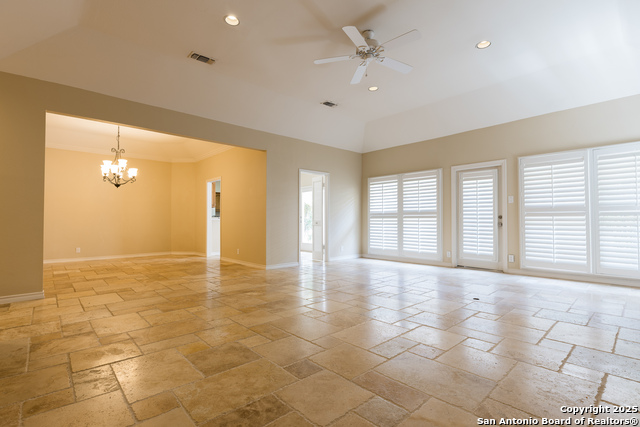 Listing photo id 4 for 6 Cottesmore Ct