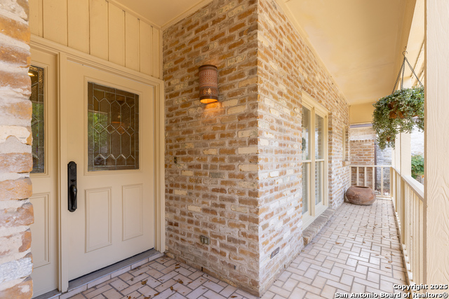 Listing photo id 6 for 6 Cottesmore Ct