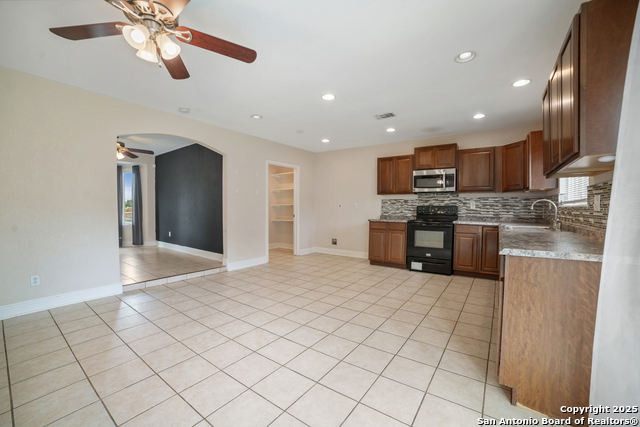 Image 11 of 22 For 279 Chesswood