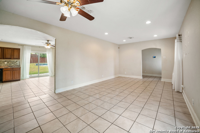 Image 6 of 22 For 279 Chesswood