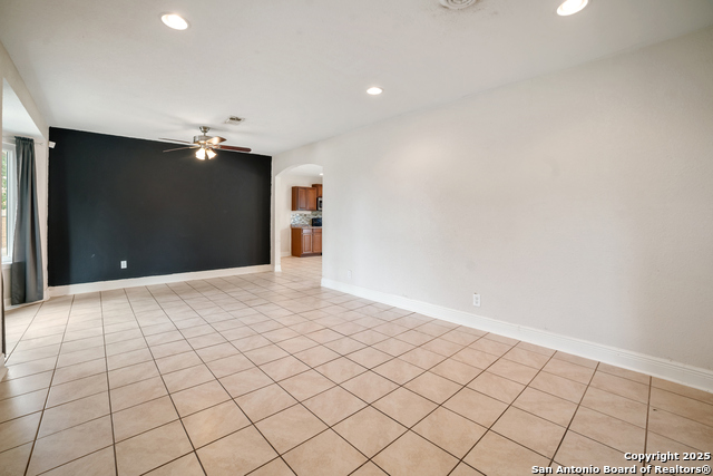 Image 8 of 22 For 279 Chesswood