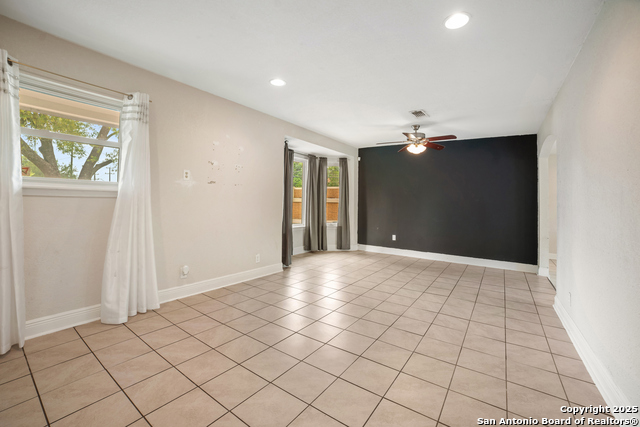 Image 9 of 22 For 279 Chesswood