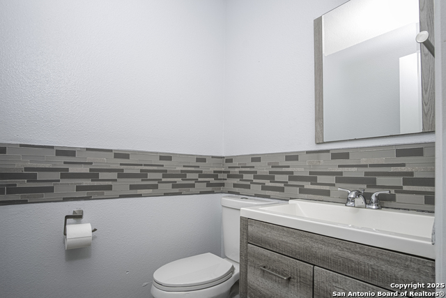 Listing photo id 9 for 16074 Walnut Creek