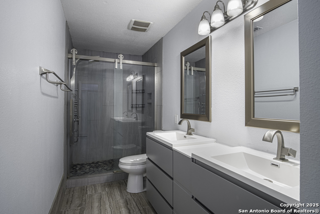 Listing photo id 13 for 16074 Walnut Creek