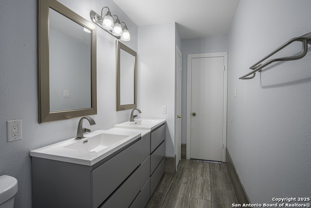 Listing photo id 14 for 16074 Walnut Creek