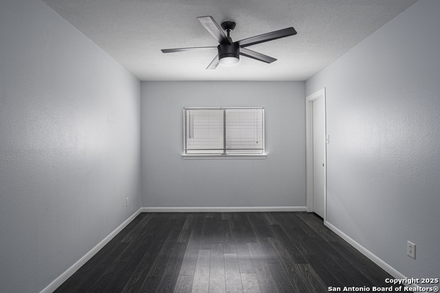 Listing photo id 16 for 16074 Walnut Creek