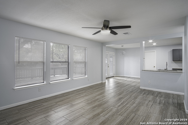 Listing photo id 4 for 16074 Walnut Creek