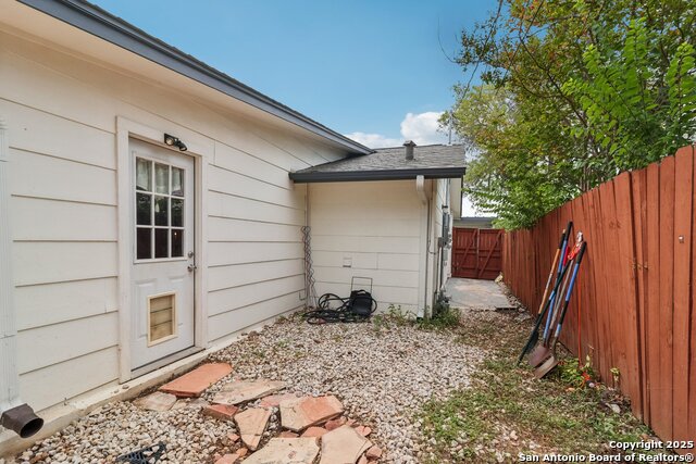 Image 38 of 39 For 4023 Goshen Pass